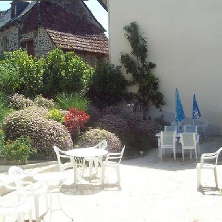 Logis Hotel Les Tilleuls Saint-Cirgues-de-Jordanne ภายนอก รูปภาพ