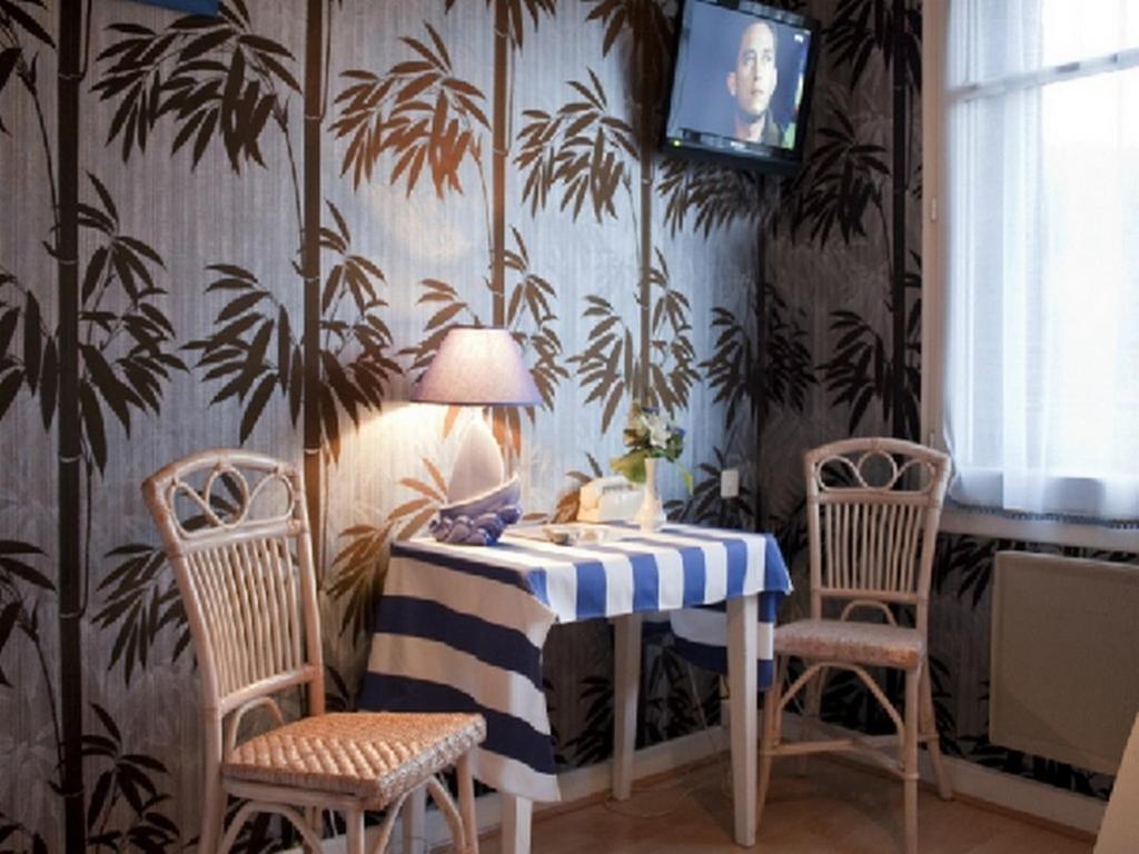 Logis Hotel Les Tilleuls Saint-Cirgues-de-Jordanne ภายนอก รูปภาพ