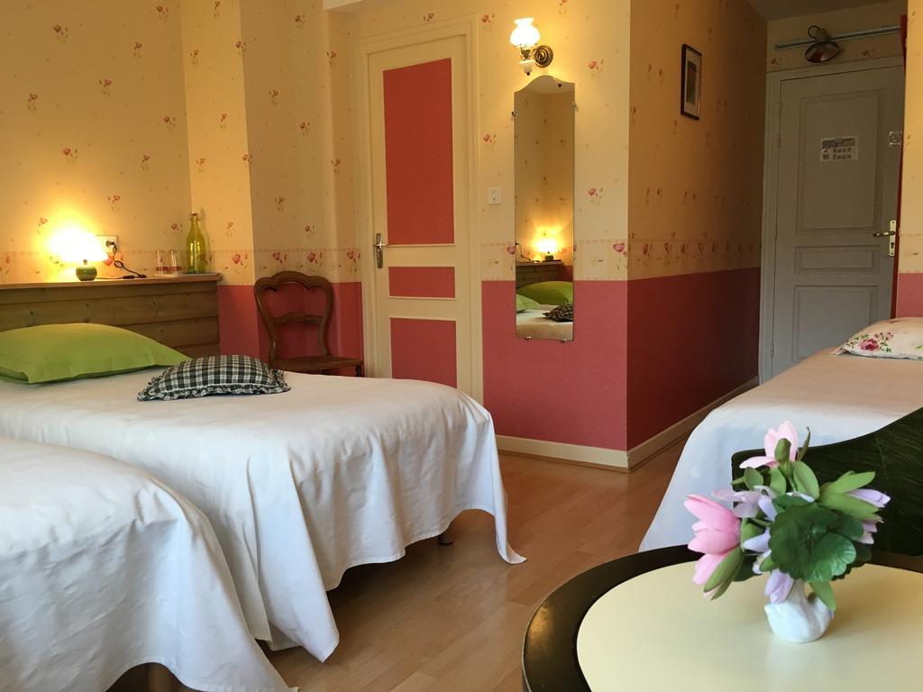 Logis Hotel Les Tilleuls Saint-Cirgues-de-Jordanne ภายนอก รูปภาพ