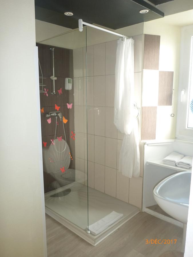 Logis Hotel Les Tilleuls Saint-Cirgues-de-Jordanne ภายนอก รูปภาพ