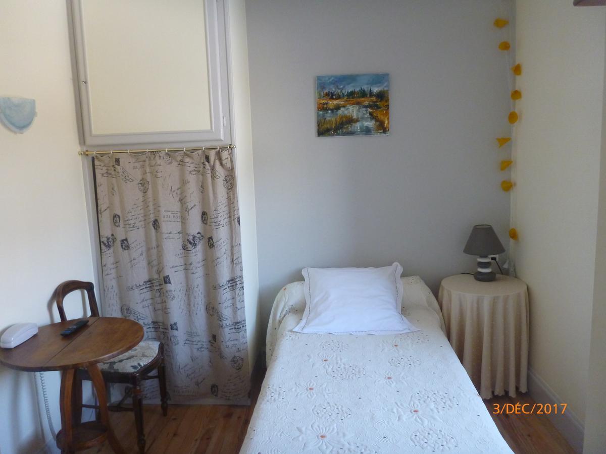 Logis Hotel Les Tilleuls Saint-Cirgues-de-Jordanne ภายนอก รูปภาพ