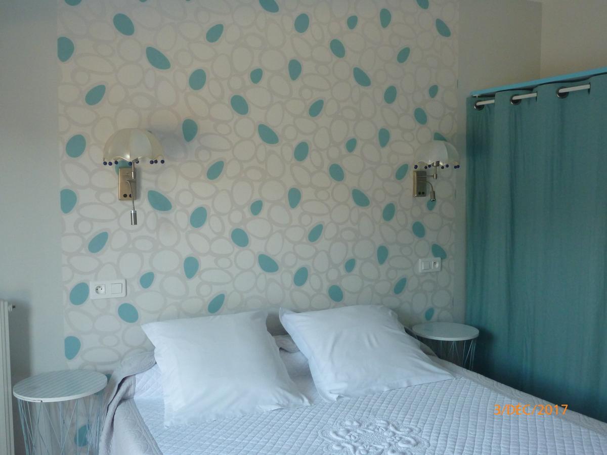 Logis Hotel Les Tilleuls Saint-Cirgues-de-Jordanne ภายนอก รูปภาพ