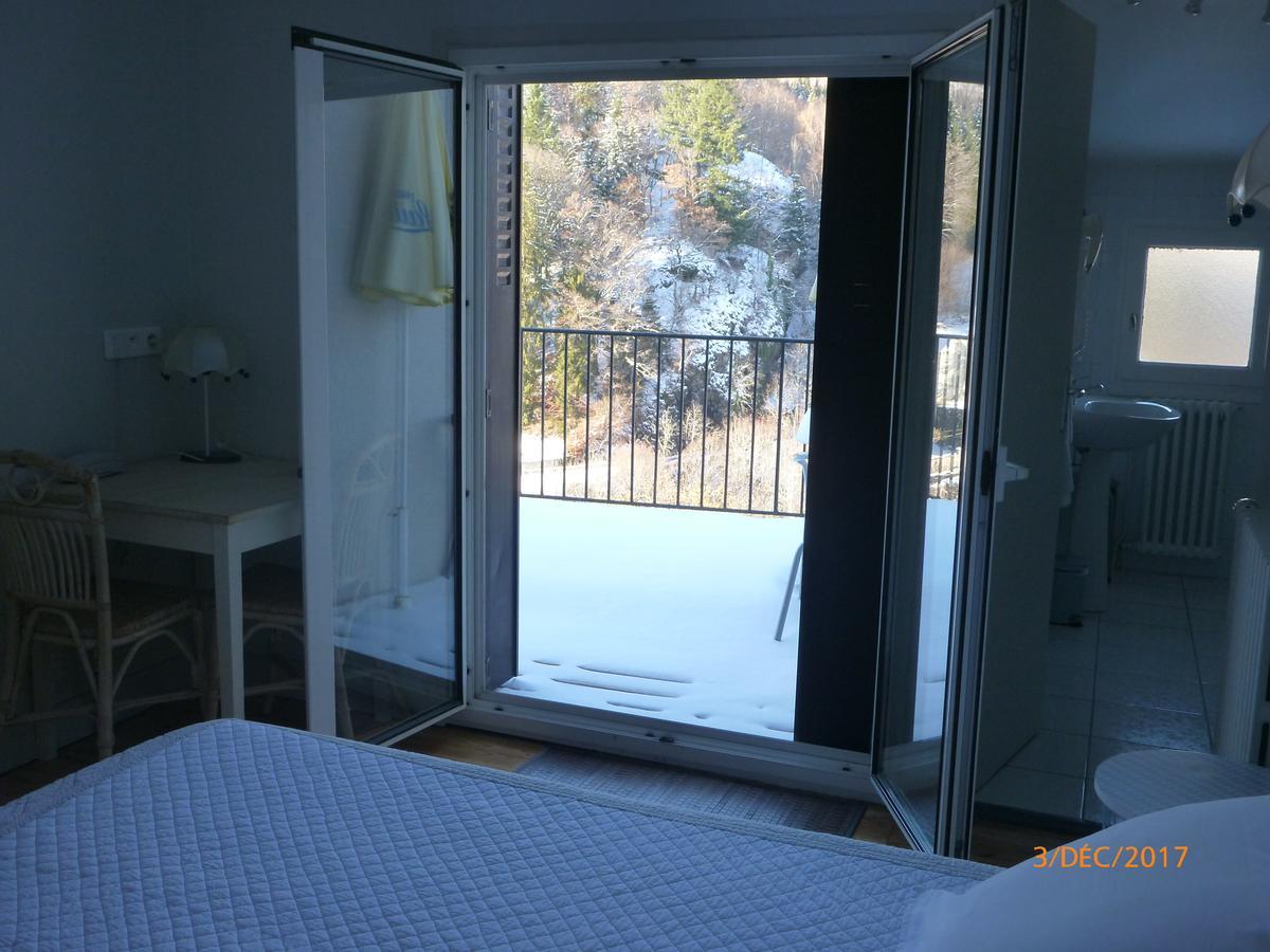 Logis Hotel Les Tilleuls Saint-Cirgues-de-Jordanne ภายนอก รูปภาพ