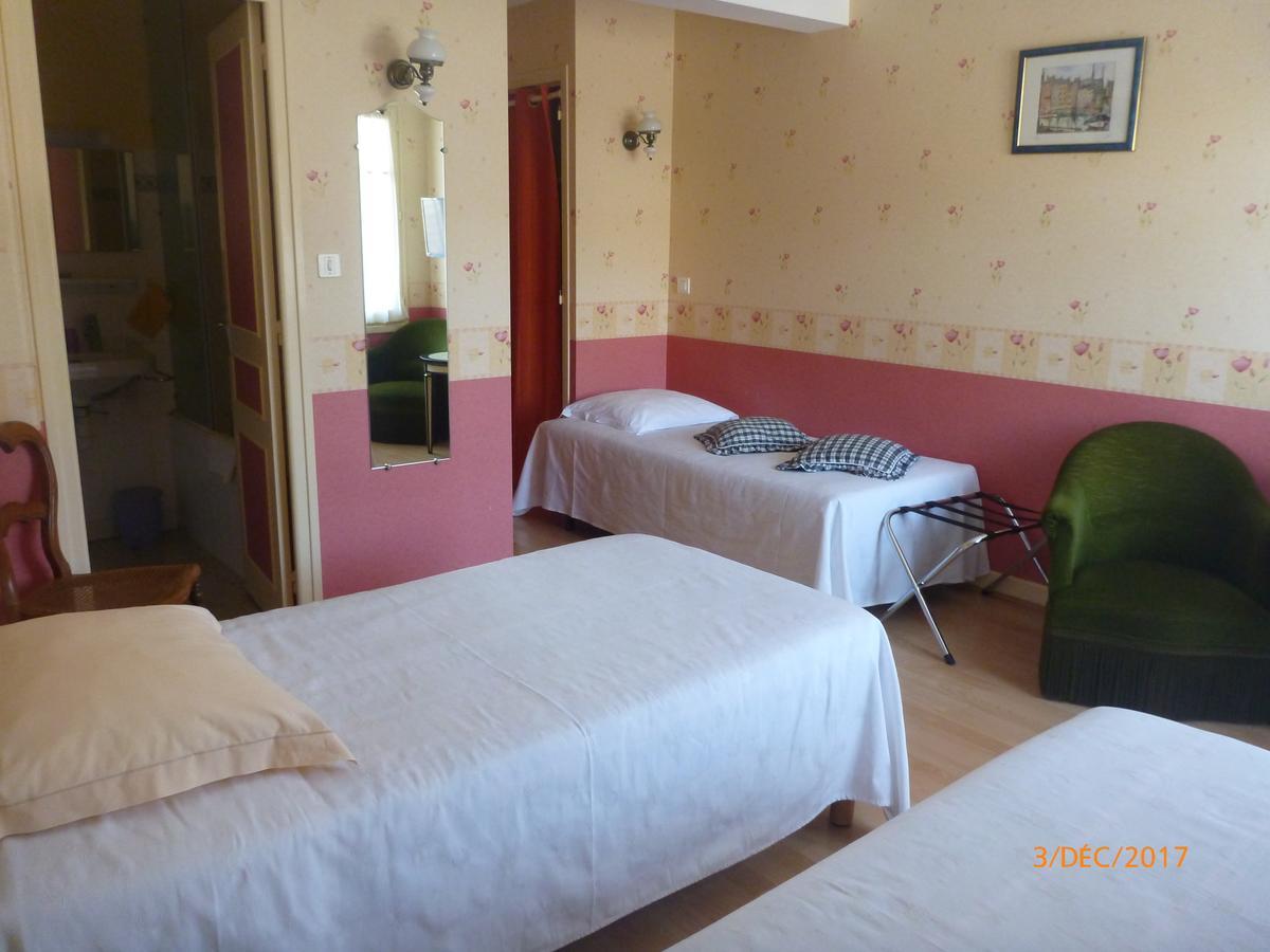 Logis Hotel Les Tilleuls Saint-Cirgues-de-Jordanne ภายนอก รูปภาพ
